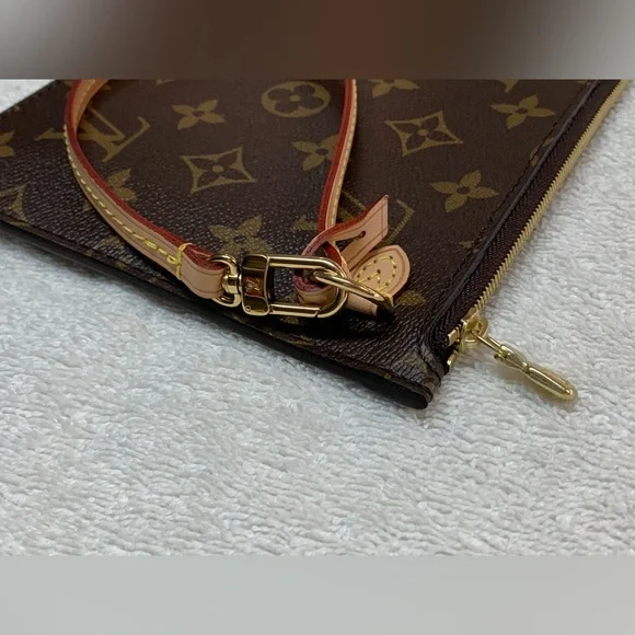Louis Vuitton Monogram Neverfull Pochette Bag - Picture 12 of 16